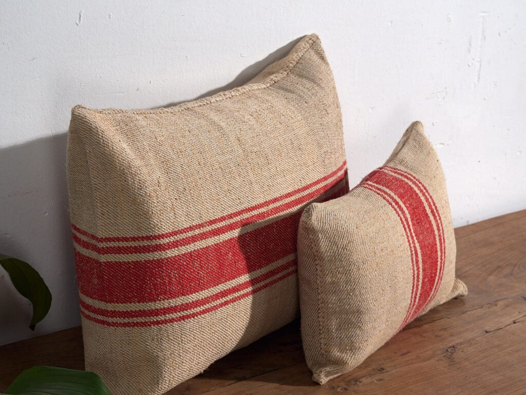 Red antique linen cushions. Set of 2 pieces #2
