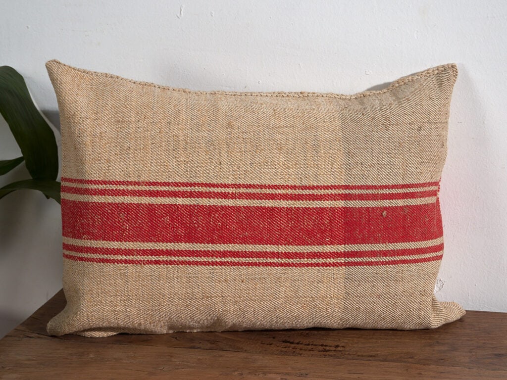 Red antique linen cushions. Set of 2 pieces #2