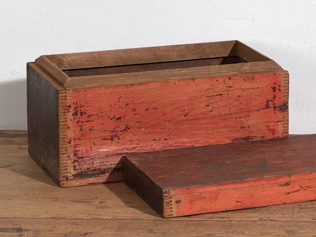 Cofre rojo antiguo (c.1900) #28