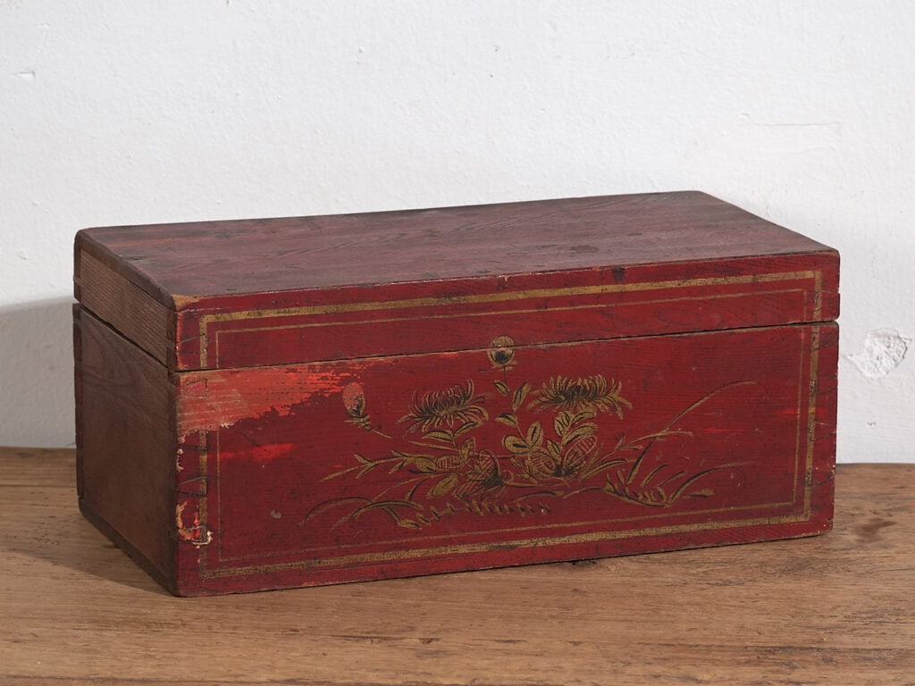 Petit coffre ancien avec détails floraux (c.1900) #30