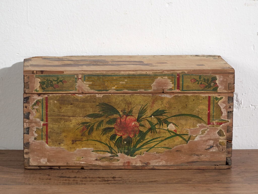 Petite boîte orientale ancienne avec détails floraux (c.1900) #32