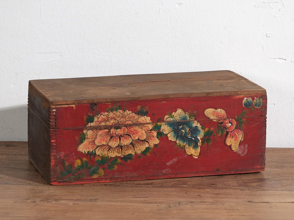 Antique red case with floral motifs (c.1900) #34