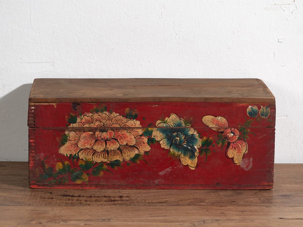 Antique red case with floral motifs (c.1900) #34