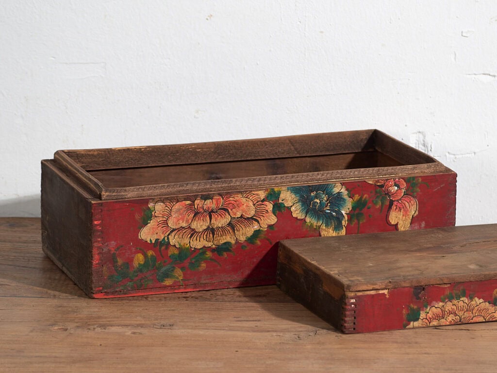 Antique red case with floral motifs (c.1900) #34