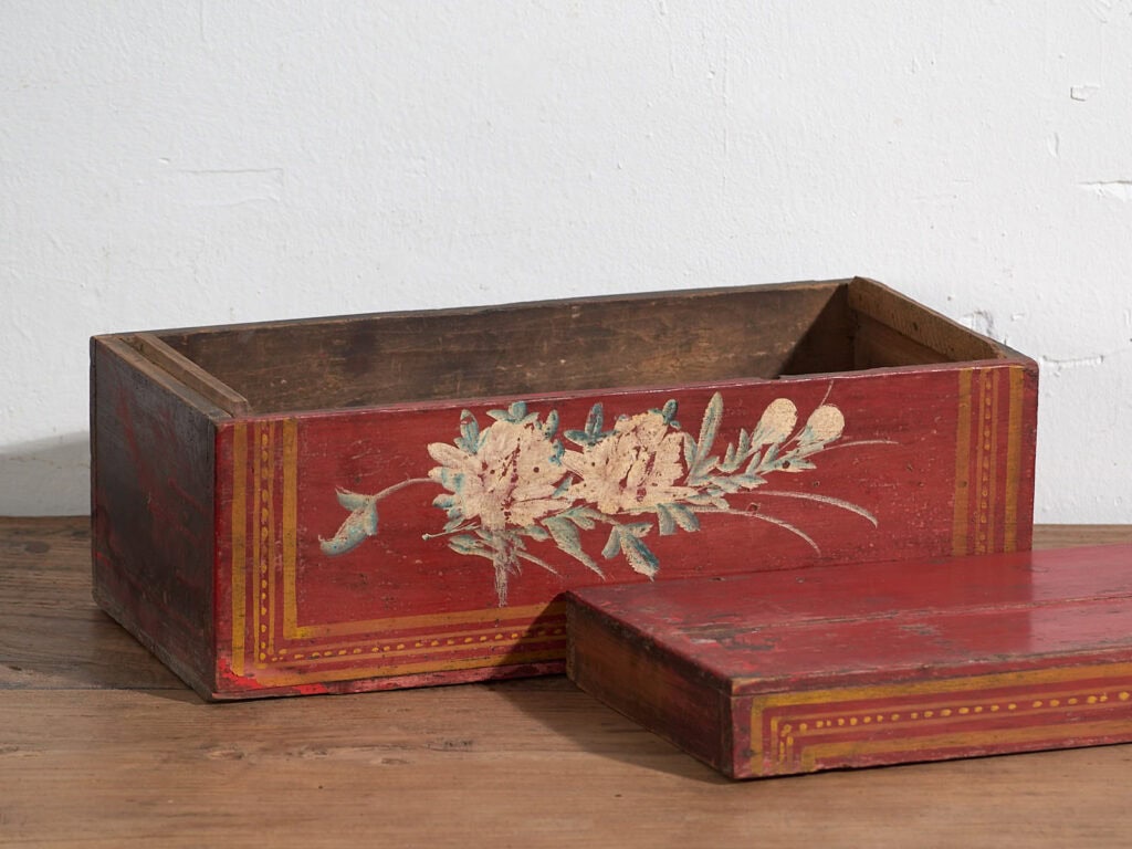 Petit coffre ancien à motifs floraux (vers 1900) #39
