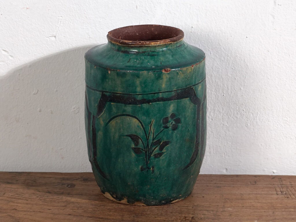 Antique Chinese vase with vegetal details (c.1820) #11