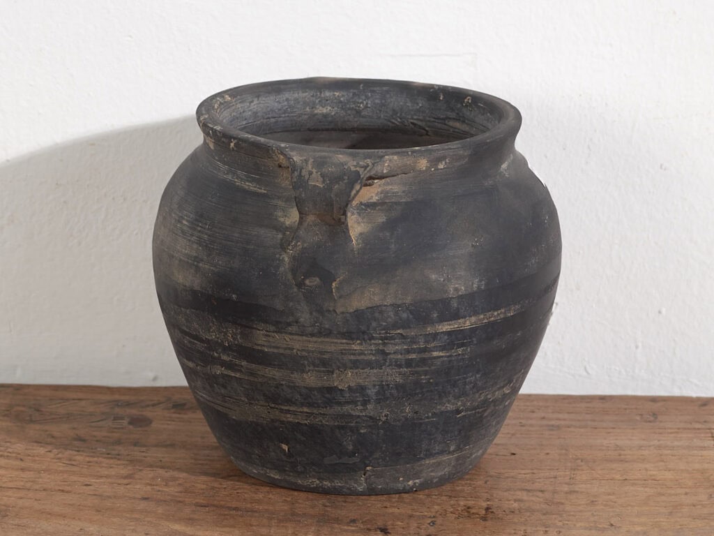 Antigua vasija de tonos oscuros (c.1900) #6