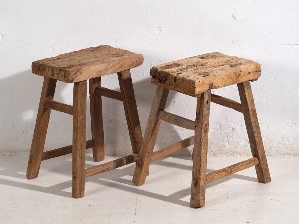 Taburetes antiguos de madera maciza (c.1900). Conjunto de 2 piezas #2