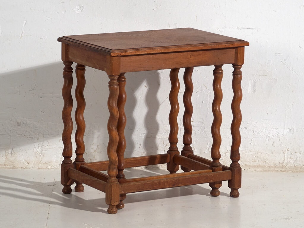 Table gigogne ancienne avec pieds salomoniques (c.1920) #128