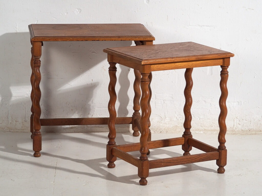 Table gigogne ancienne avec pieds salomoniques (c.1920) #128