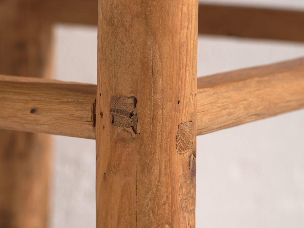 Ancienne table basse en bois massif (c.1870)