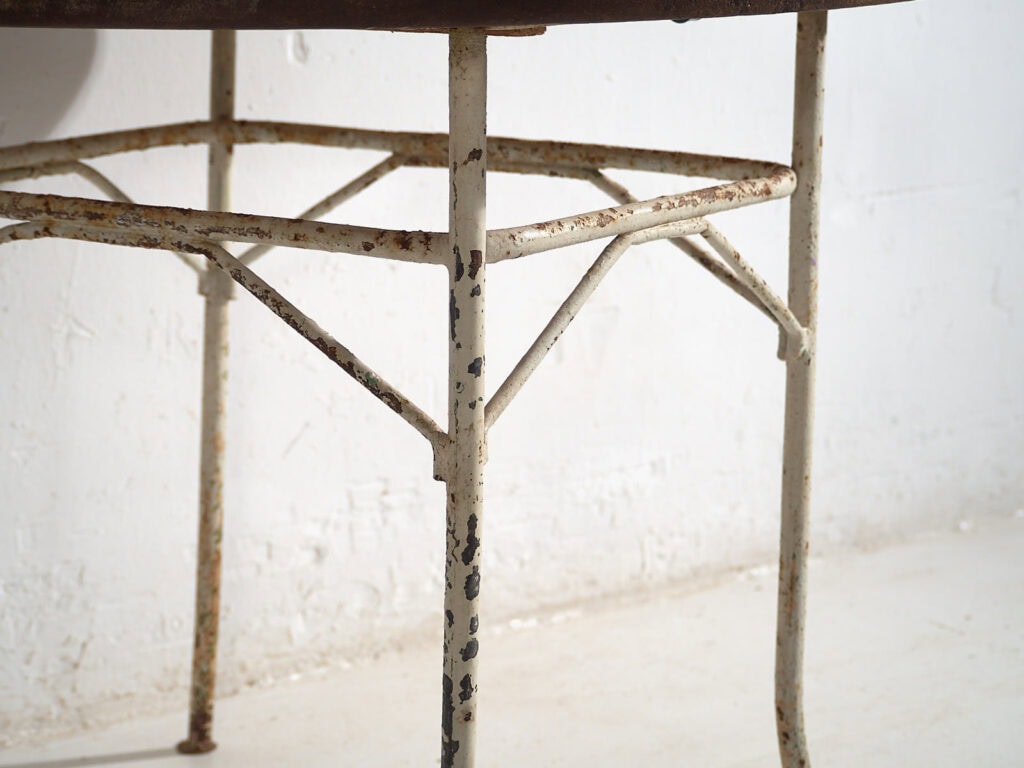 Mesa redonda antigua exterior de metal (Francia, c.1900)