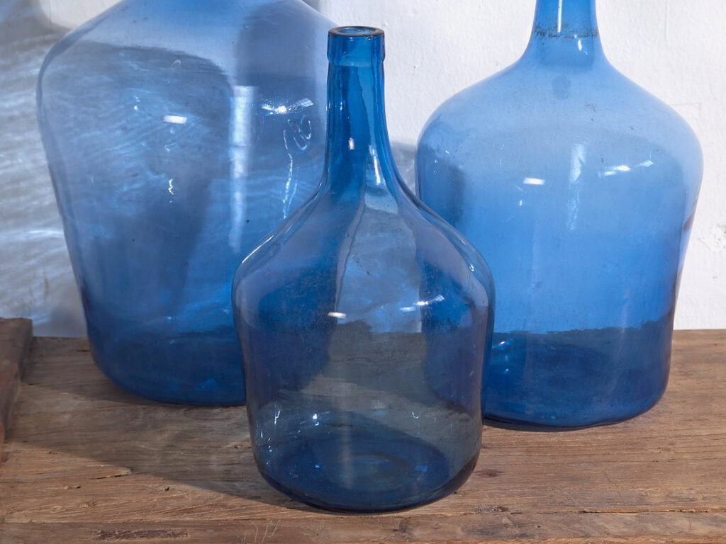 Damajuanas antiguas color azul (c.1920). Conjunto de 3 piezas #1