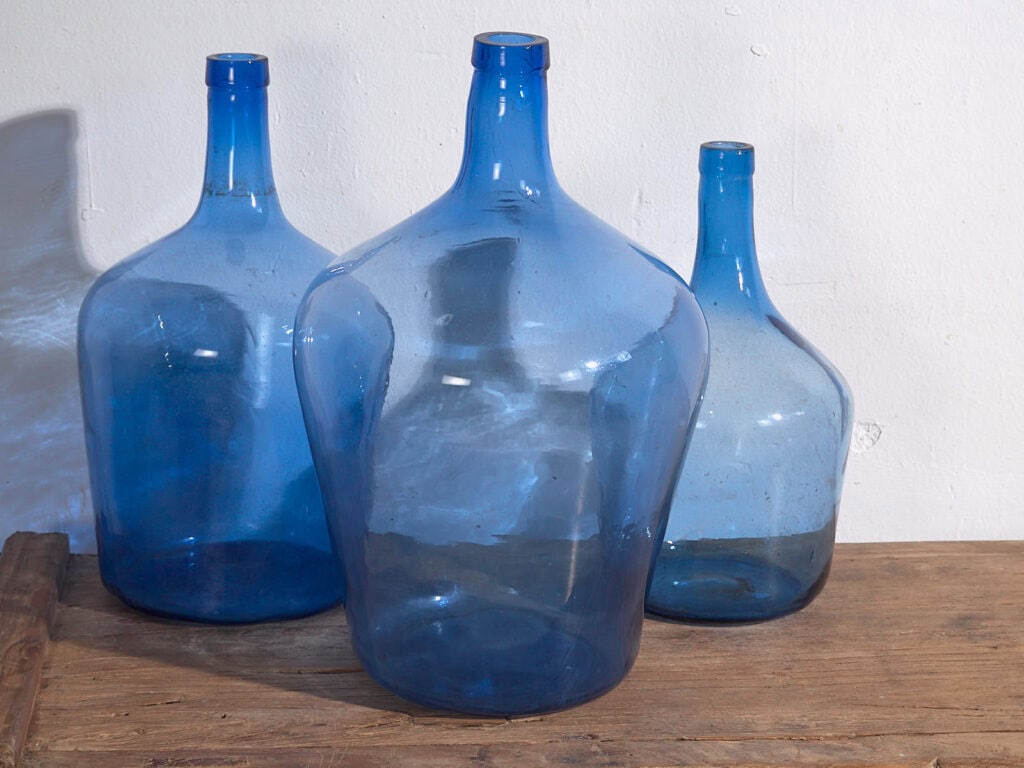 Damajuanas antiguas color azul (c.1920). Conjunto de 3 piezas #1