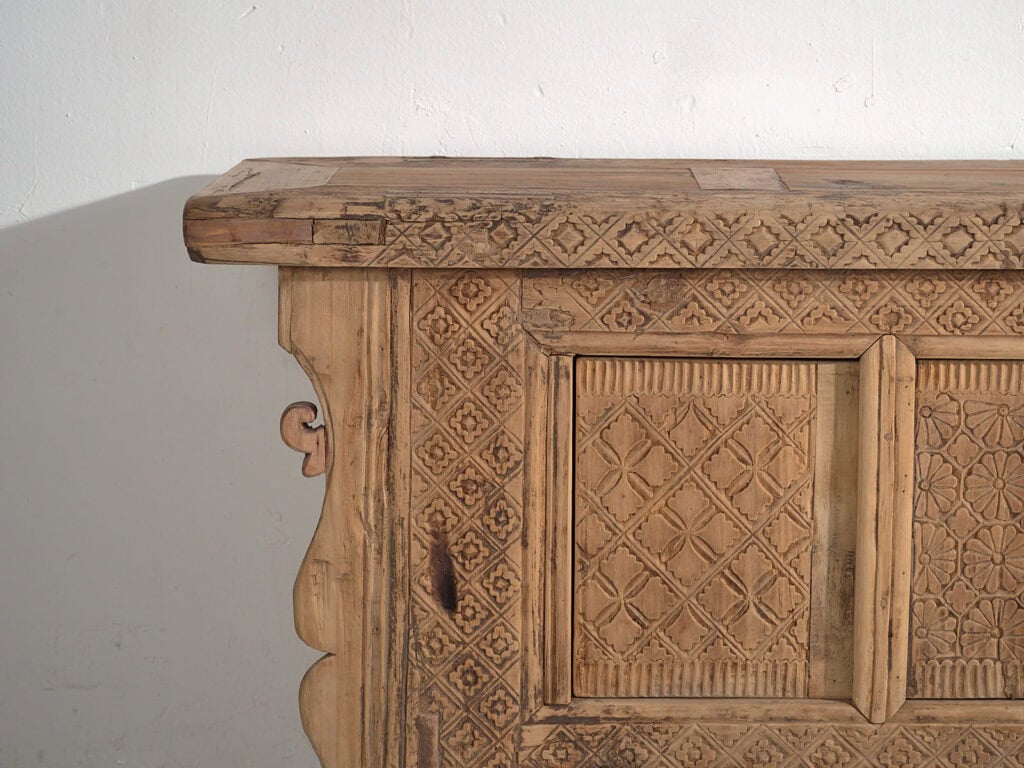 Aparador bajo antiguo tallado a mano (c.1850) #62