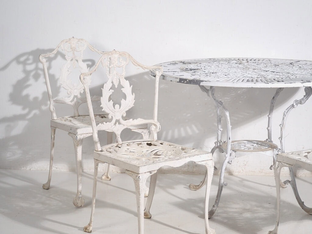Mesa y sillas de jardín vintage de color blanco (c.1950). Conjunto de 5 piezas