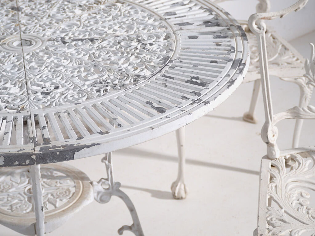 Mesa y sillas de jardín vintage de color blanco (c.1950). Conjunto de 5 piezas