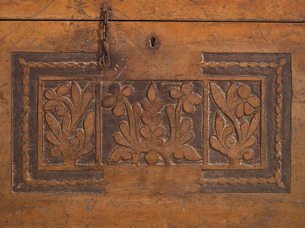 Antiguo arcón con motivos florales grabados (c.1850) #14