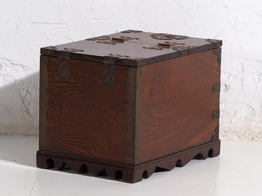 Caja-tocador antigua con espejo en madera de zelkova – Corea, circa 1900