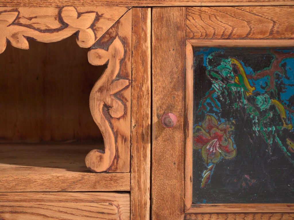 Aparador bajo antiguo en madera de pino – China, circa 1930