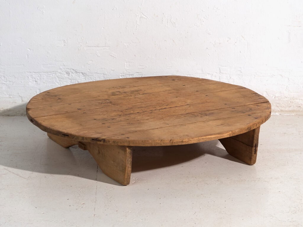 Tabla de cortar redonda rústica en madera maciza – Europa Central, principios siglo XX