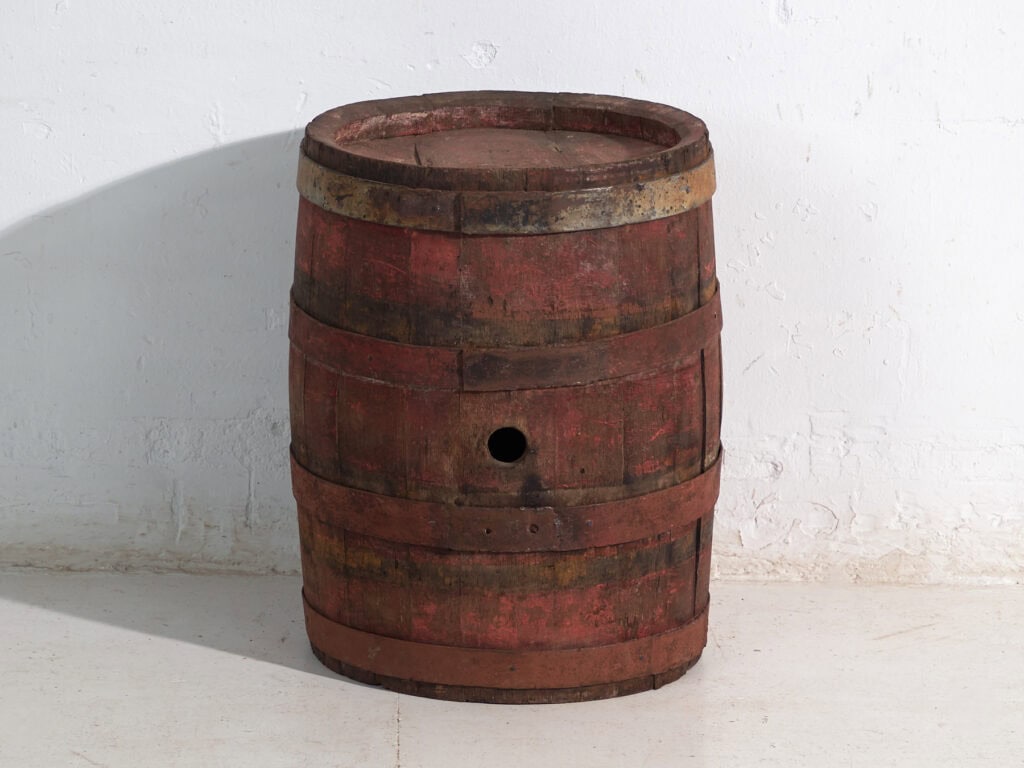 Barrica antigua en madera con aros de hierro – Hungría, circa 1930