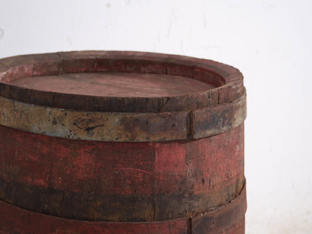 Barrica antigua en madera con aros de hierro – Hungría, circa 1930
