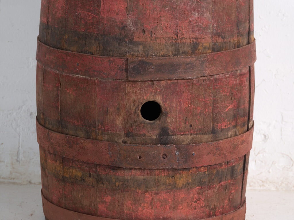 Barrica antigua en madera con aros de hierro – Hungría, circa 1930