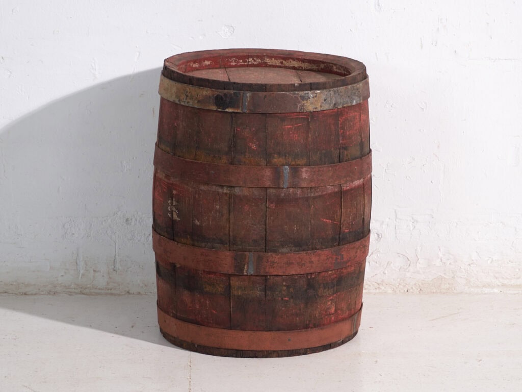 Barrica antigua en madera con aros de hierro – Hungría, circa 1930