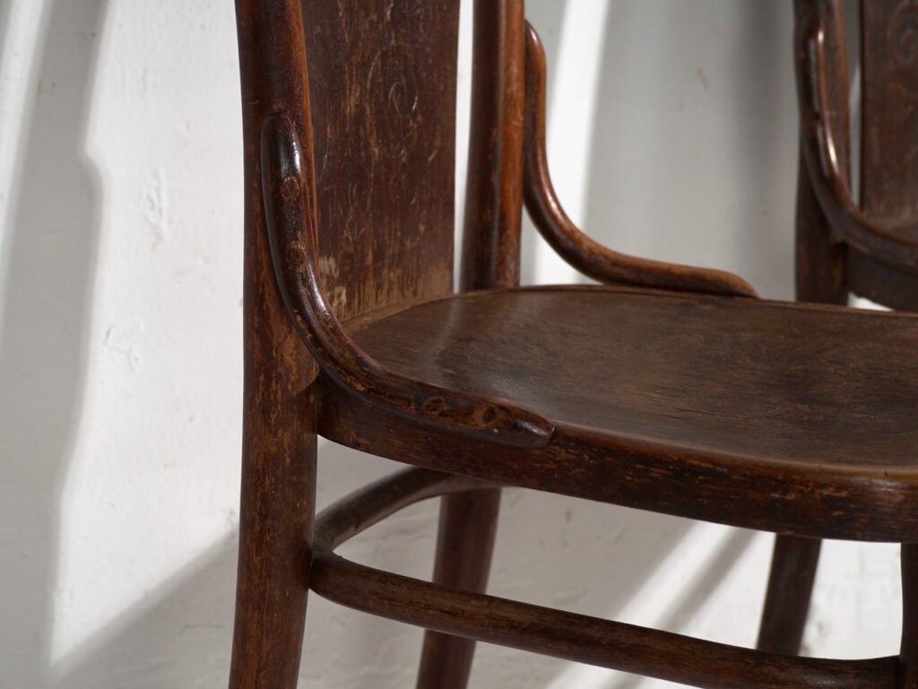Conjunto de 2 sillas antiguas de madera curvada Thonet – Europa central, circa 1900-1920