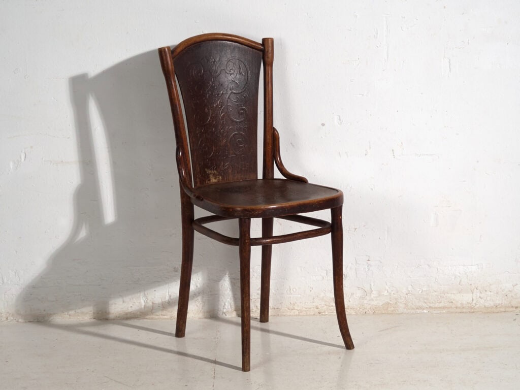 Conjunto de 2 sillas antiguas de madera curvada Thonet – Europa central, circa 1900-1920