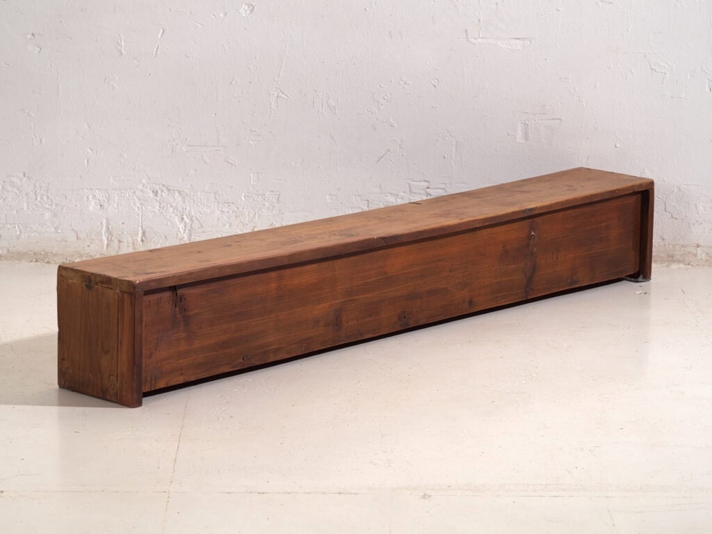 Aparador bajo antiguo en madera de pino - China, c.1930
