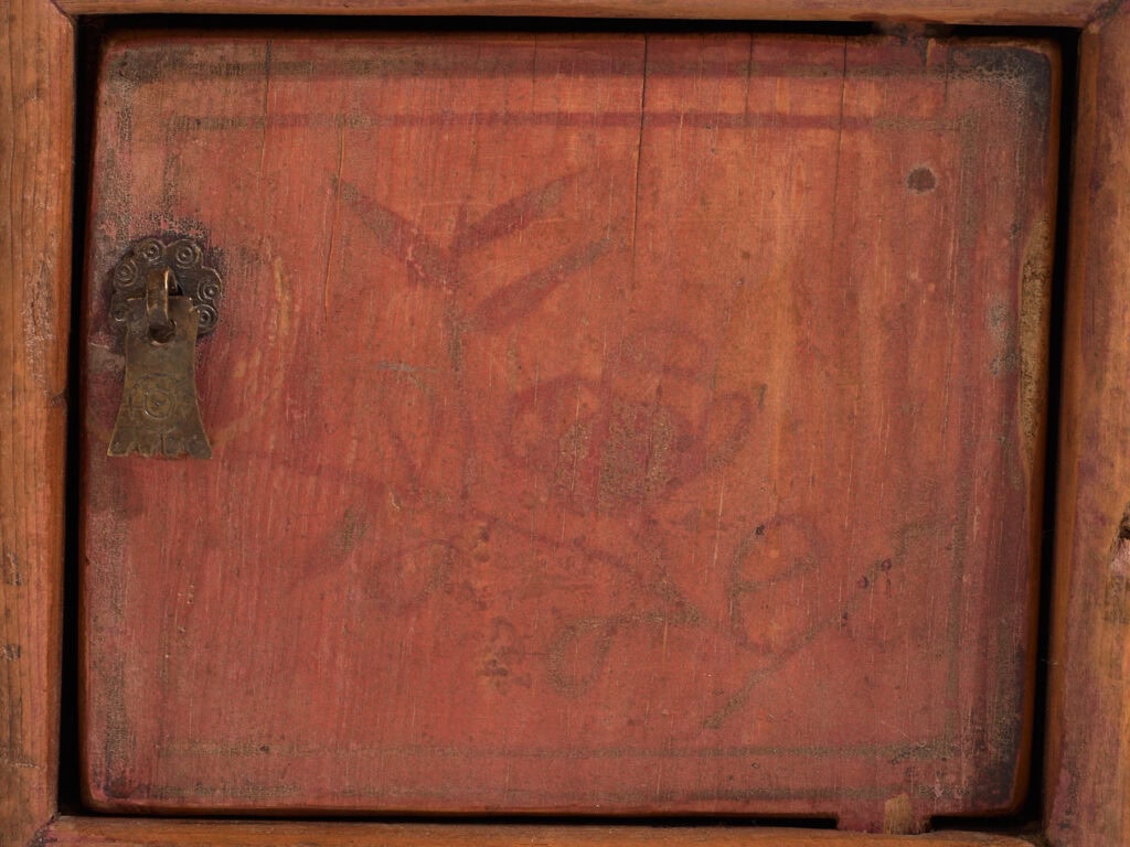 Aparador bajo antiguo en madera de pino - China, c.1930
