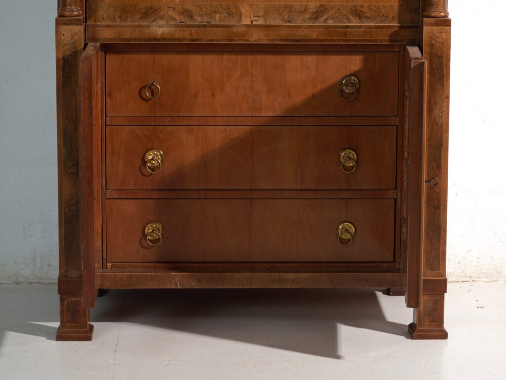 Secreter antiguo Biedermeier en nogal – Austria, circa 1840