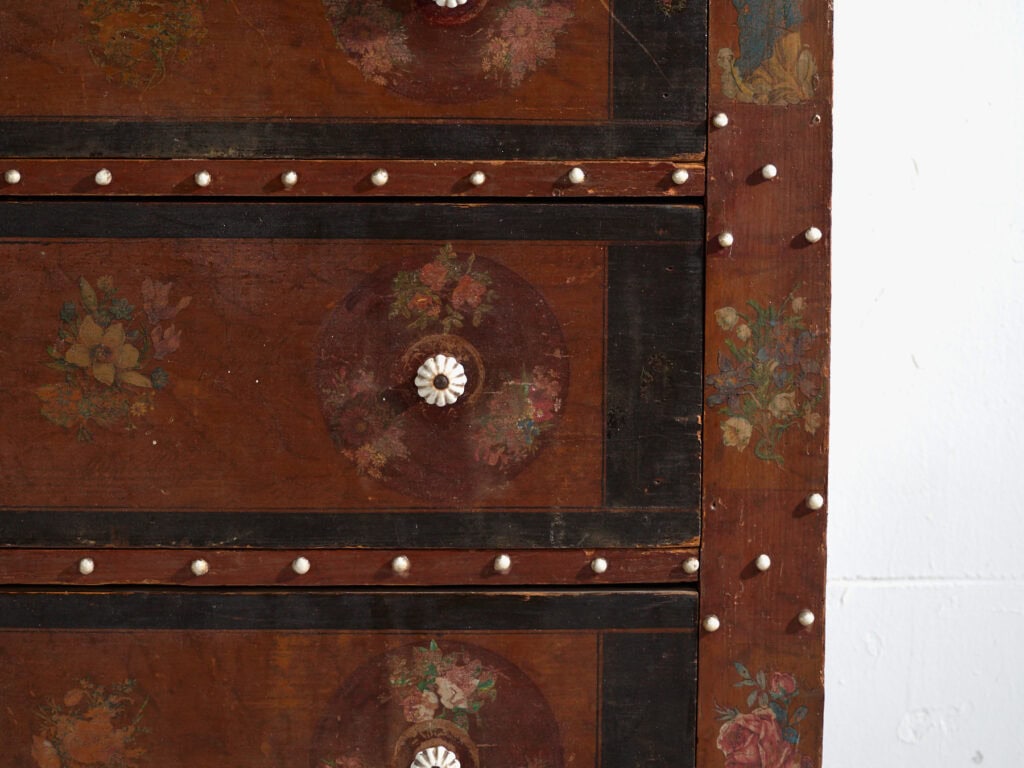 Cómoda popular antigua con pintura original – Austria, circa 1900