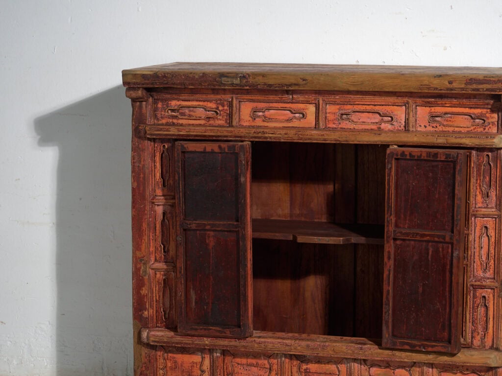 Armario antiguo lacado en madera de pino – China, circa 1930