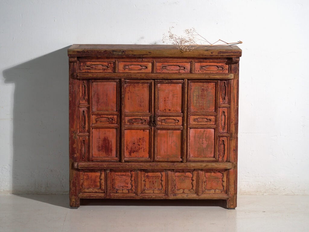 Armario antiguo lacado en madera de pino – China, circa 1930