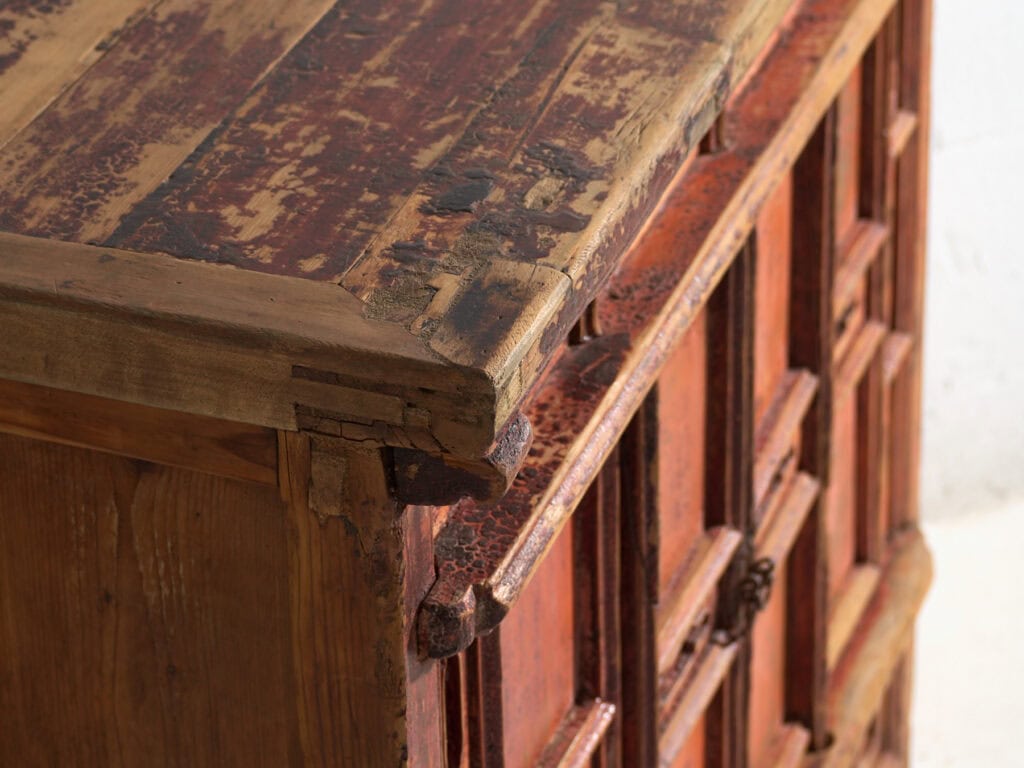 Armario antiguo lacado en madera de pino – China, circa 1930