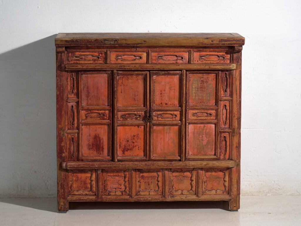 Armario antiguo lacado en madera de pino – China, circa 1930