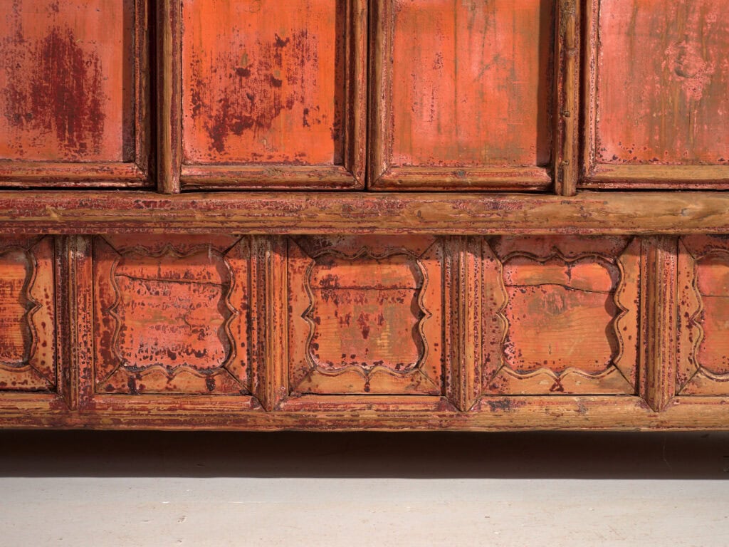 Armario antiguo lacado en madera de pino – China, circa 1930
