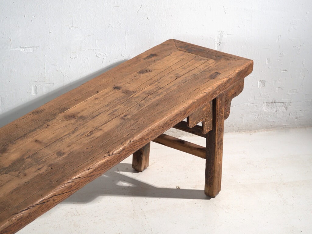 Banco largo antiguo en madera de olmo – China, circa 1930