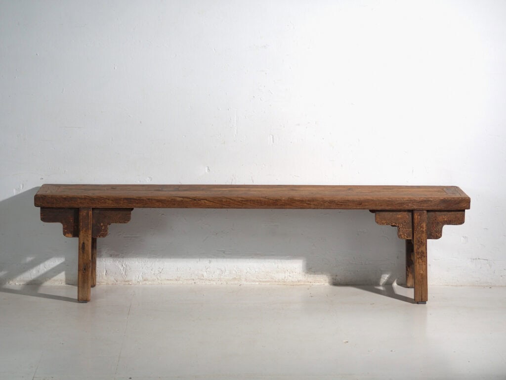 Banco largo antiguo en madera de olmo – China, circa 1930