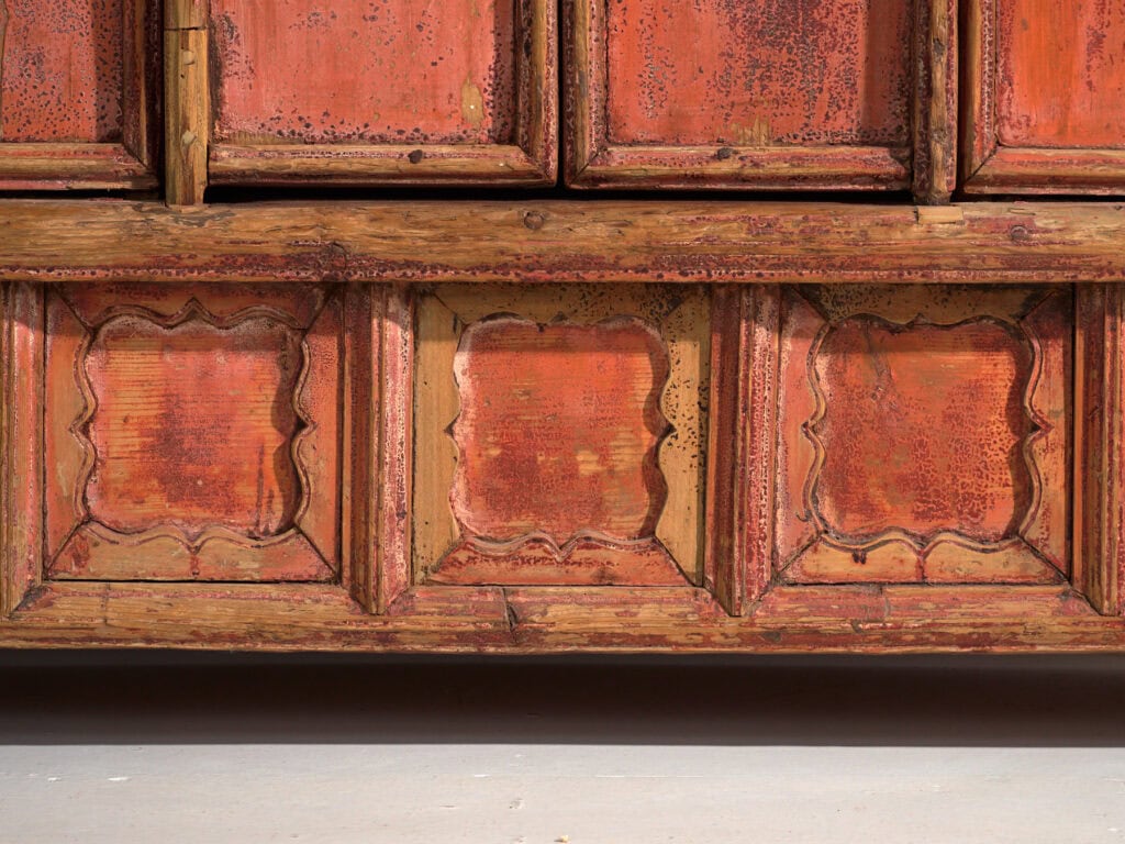 Aparador Shanxi en pino con pintura roja original y cuatro cajones – China, circa 1930