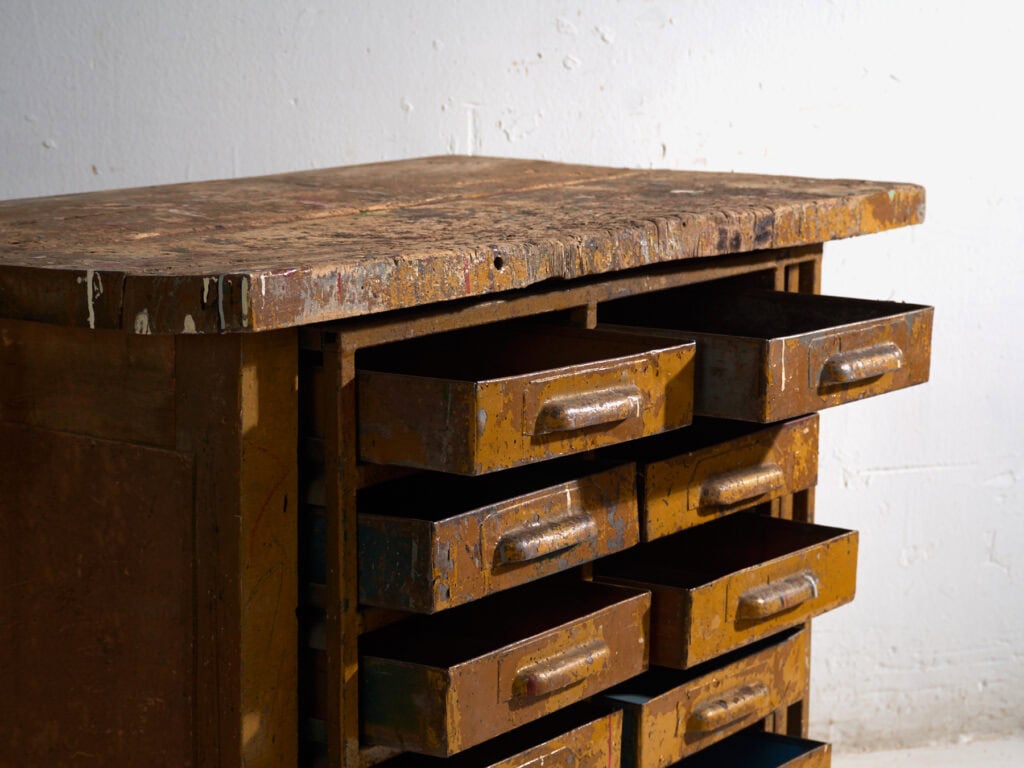 Mueble industrial de cajones en pino y hierro – Europa central, circa 1950