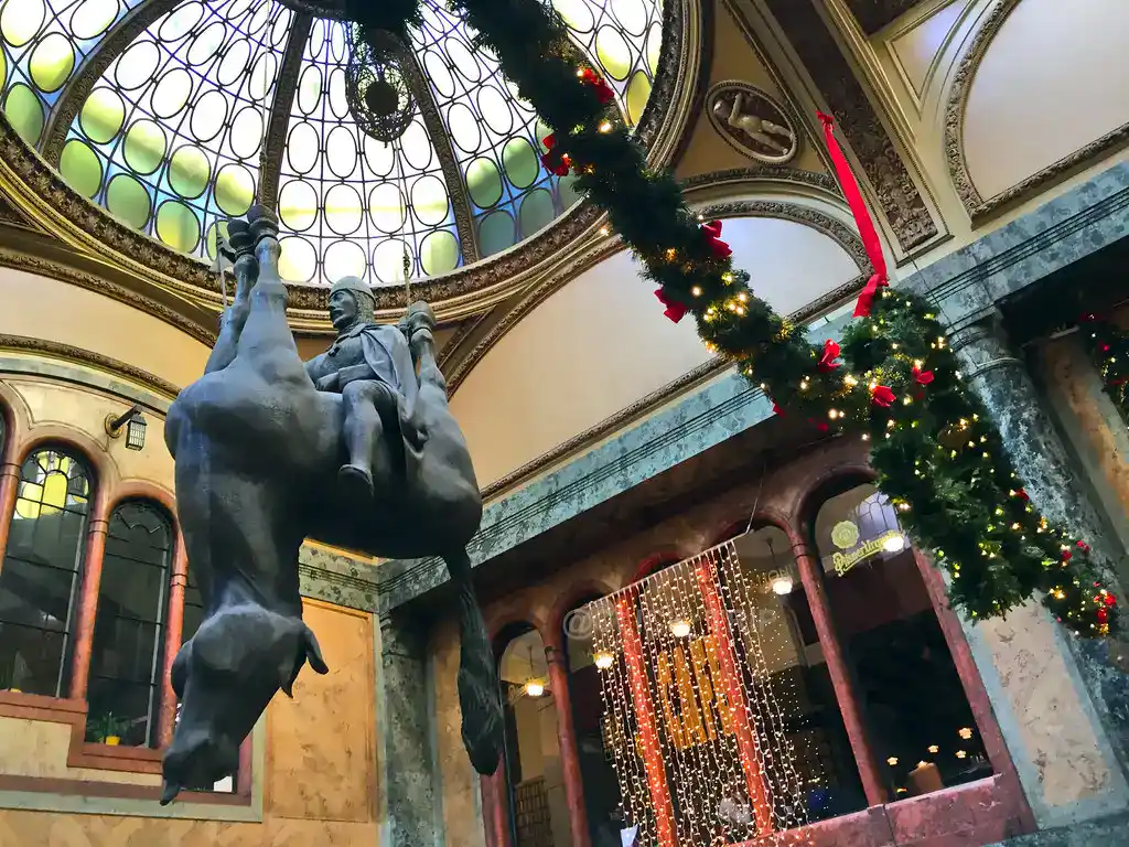 Praga en Navidad_Que ver y hacer_Mercadillos Navideños_Pasaje Lucerna_ClickTrip