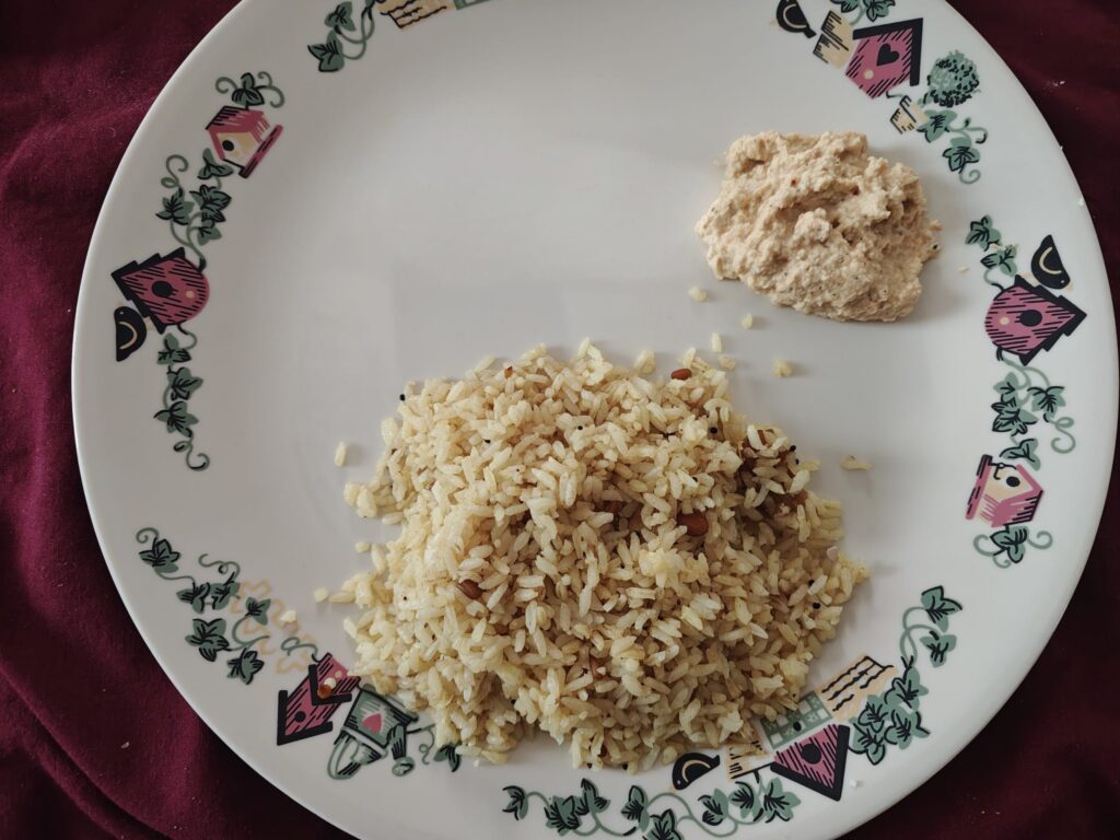 puliyodarai served on plate