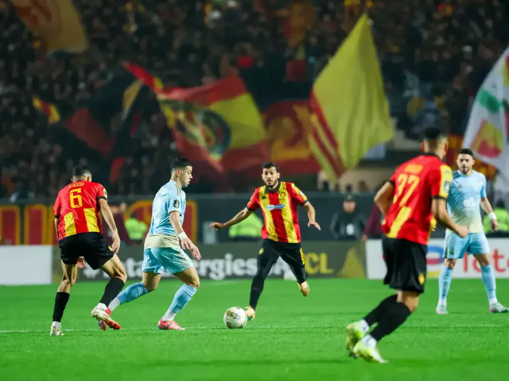 ALT= phase de jeu de la rencontre Espérance de Tunis ( Al Ahly en quart de finale aller de la Ligue des Champions.