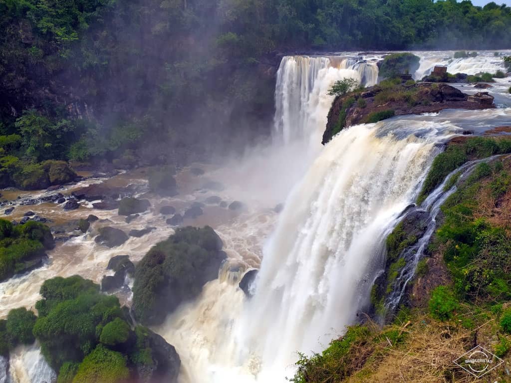 Parque turístico de los Saltos del Monday en Presidente Franco, Paraguay