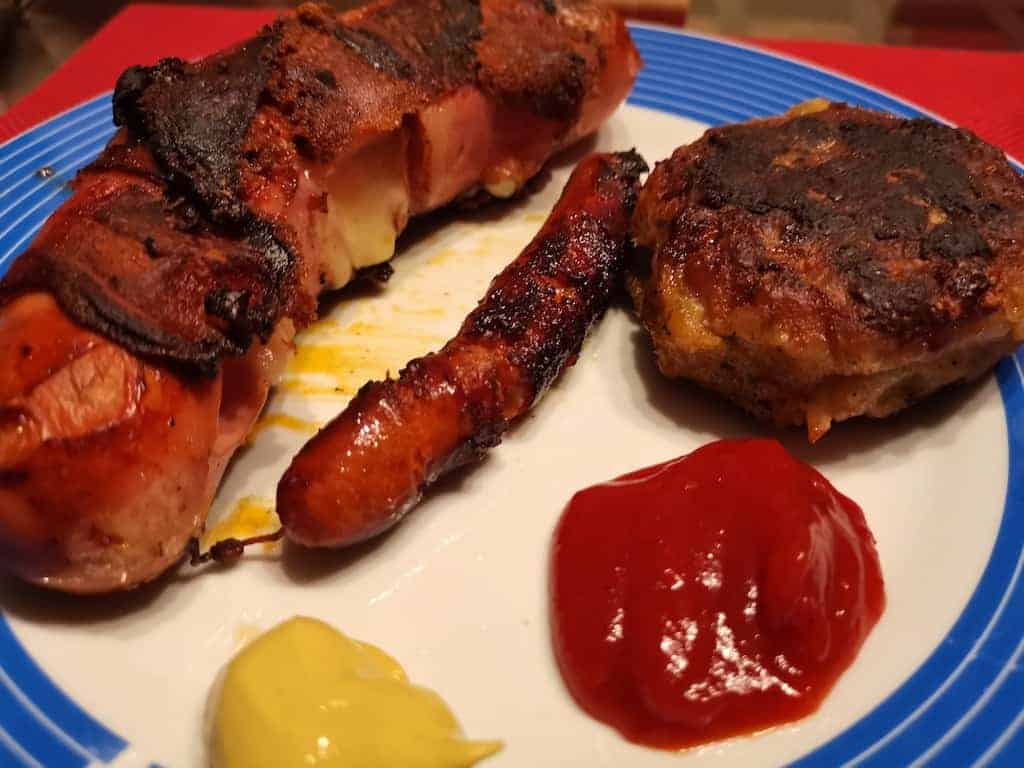 Wurst und Kaspressknödel zu Abend