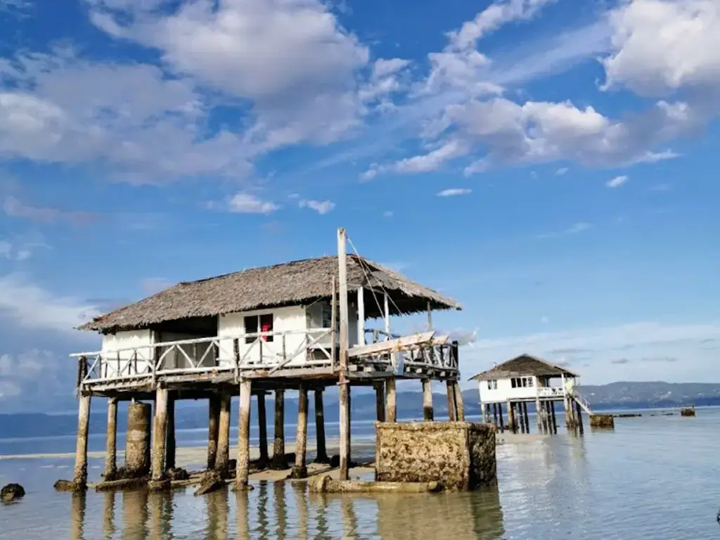 Another shot of a structure on the sandbar as the tide is dropping.